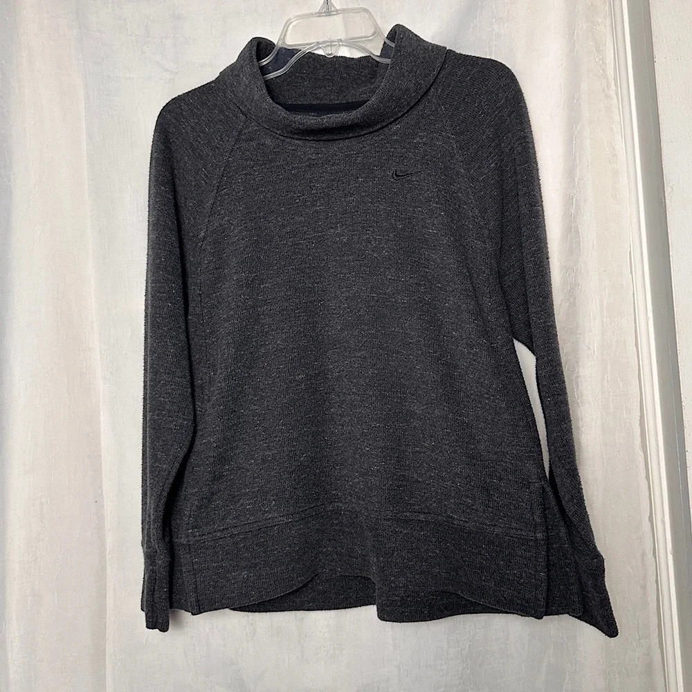3/$20‎ 💥 Nike Swoosh Women’s Gray Sweatshirt Sz Small Pull Over Gray Athleisure